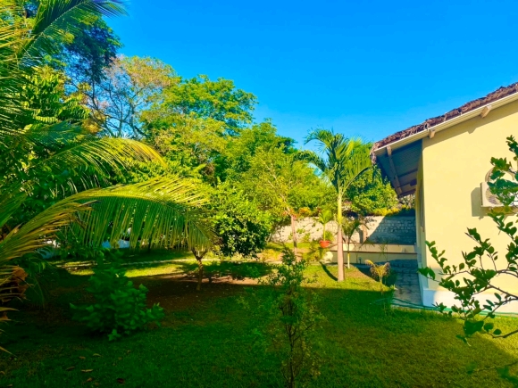 À VENDRE – Villa avec piscine à seulement 50 m de la plage