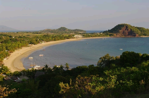 Jolie villa à louer à Ambondrona avec une superbe vue mer