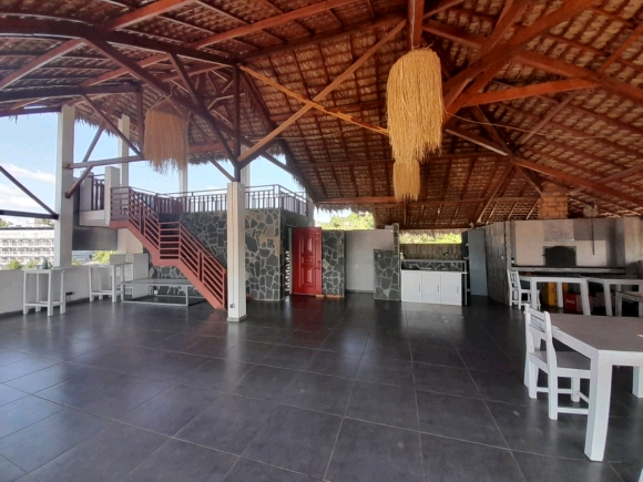 A LOUER, LOCAL COMMERCIAL AVEC VUE MER