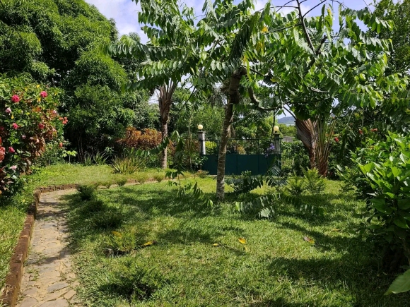 À VENDRE – Studio avec mezzanine et terrasse avec vue mer éloigné