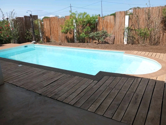 A vendre, maison avec piscine située dans un quatier très recherché de Nosy be(2)