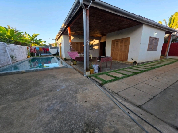 Charmante maison meublée avec piscine, proche de la plage