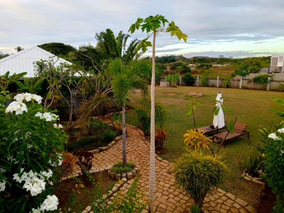 MAISON BIEN CLÔTURÉE AVEC 3 STUDIOS à 200 m de la plage