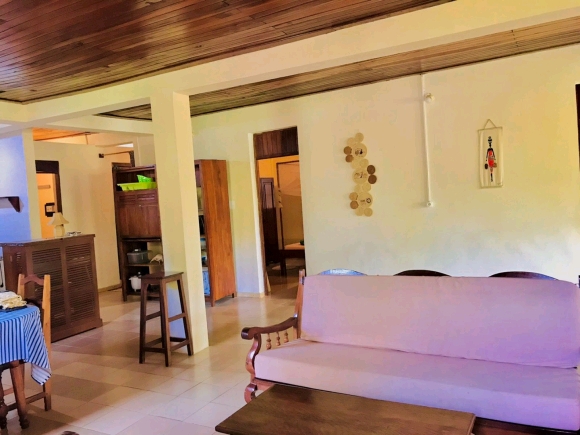 A louer-Villas en copropriété meublées, pied dans l'eau avec jardin