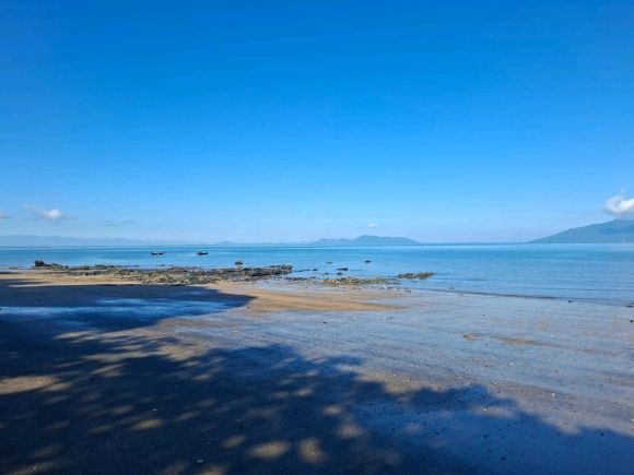 Terrain Pieds dans l’Eau avec Vue Panoramique – Nosy Faly