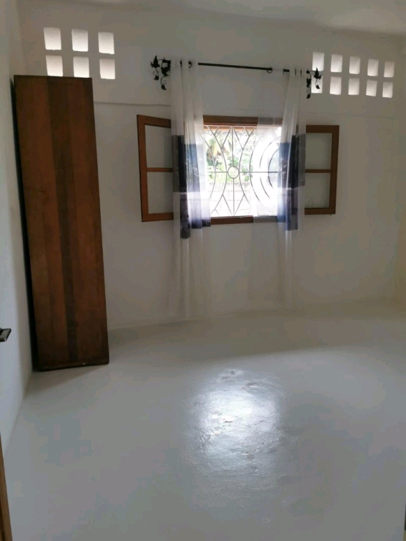 A LOUER-MAISON INDEPENDANTE 3 CHAMBRES AVEC JARDIN, PROCHE PLAGE