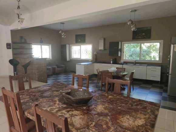 À VENDRE – Superbe propriété avec piscine à quelques pas de la plage