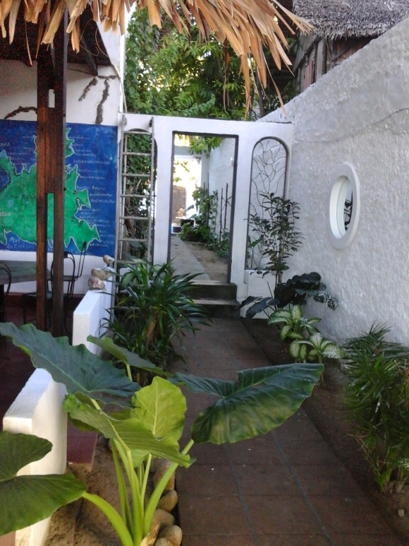 A louer, Villa en maison d'hôte, pied dans l'eau situé à Ambondrona(3)