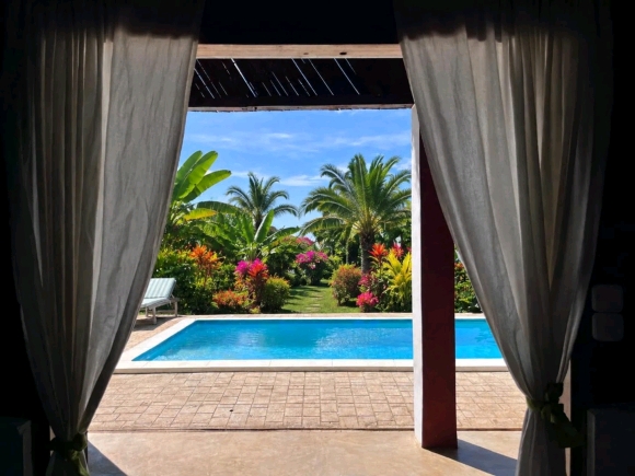A louer- Charmant bungalow avec piscine dans un cadre verdoyant