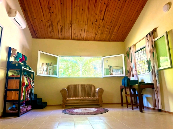 À VENDRE – Villa avec piscine à seulement 50 m de la plage
