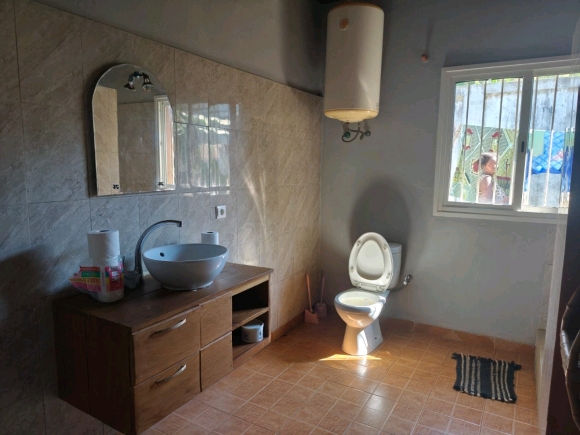 À VENDRE – Charmante propriété avec piscine à proximité de la plage