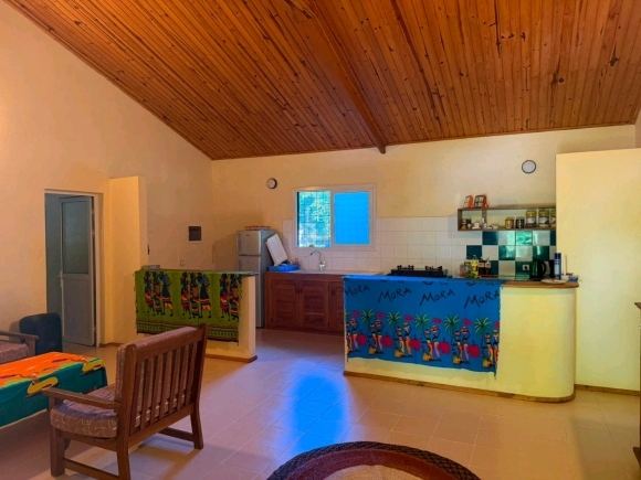 À VENDRE – Villa avec piscine à seulement 50 m de la plage
