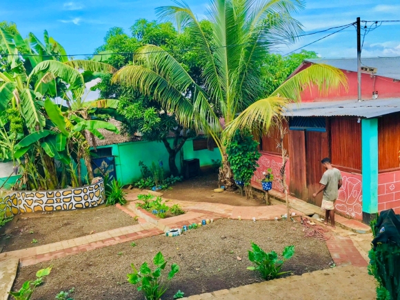 A louer, belle maison meublée à étage dans un cadre sécurisé