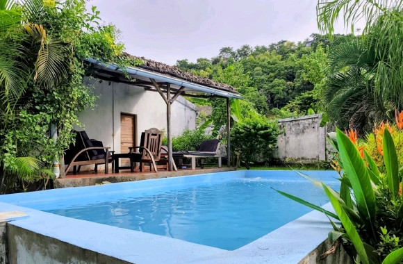 À VENDRE – Charmante propriété avec piscine à proximité de la plage