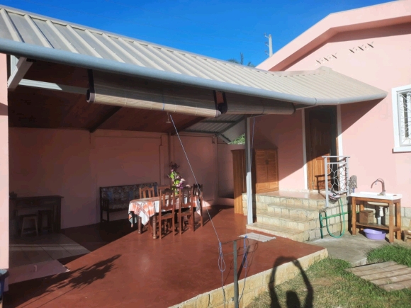 A LOUER-Charmante maisonnette meublée de 3 chambres à 15mn d'ambatoloaka