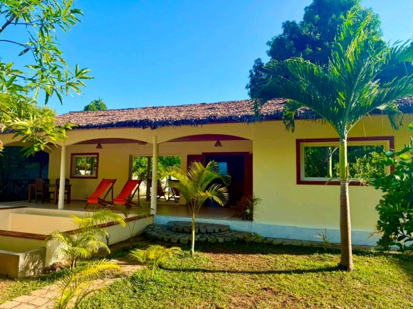 À VENDRE – Villa avec piscine à seulement 50 m de la plage