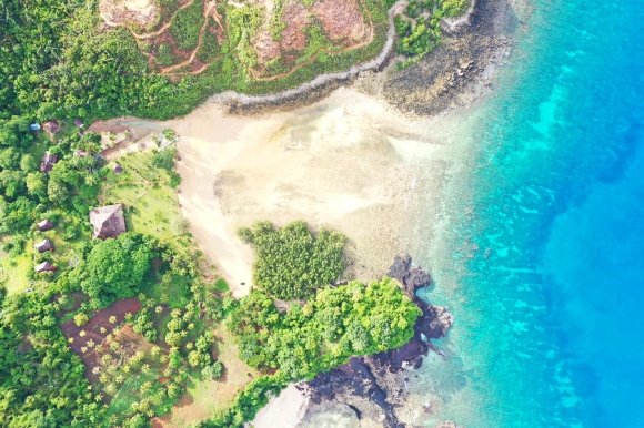Belles propriétés en bord de mer pour projet intéressant