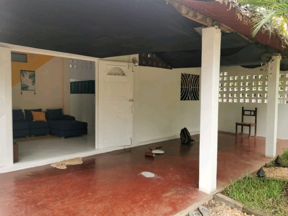 A LOUER-MAISON INDEPENDANTE 3 CHAMBRES AVEC JARDIN, PROCHE PLAGE