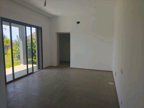 SUPERBE VILLA À VENDRE – PROPRIÉTÉ RÉCENTE AVEC PISCINE
