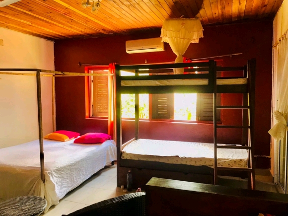 A louer -2 villas indépendantes en bord de mer avec piscine et jardin