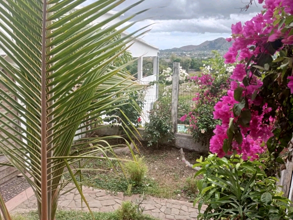 À VENDRE – MAISON EN HAUTEUR AVEC VUE MER PANORAMIQUE