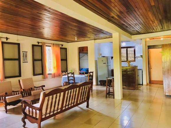 A louer-Villas en copropriété meublées, pied dans l'eau avec jardin