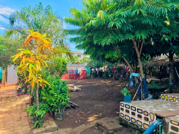 A louer, belle maison meublée à étage dans un cadre sécurisé