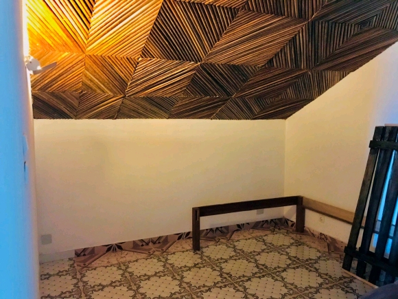 A louer, belle maison meublée à étage dans un cadre sécurisé