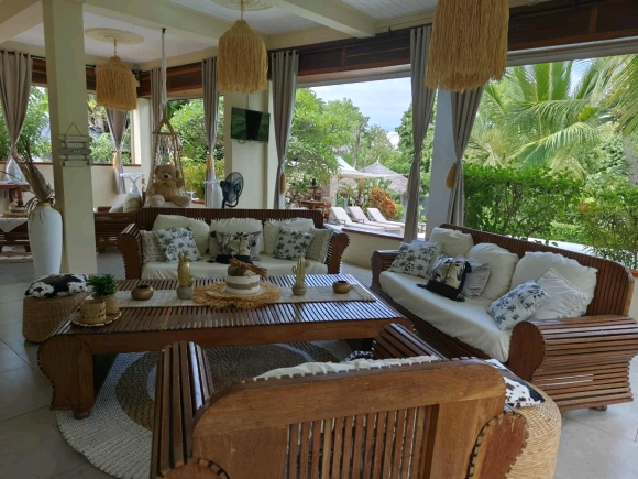 À VENDRE – Superbe Propriété Alliant Charme Tropical et Confort Européen