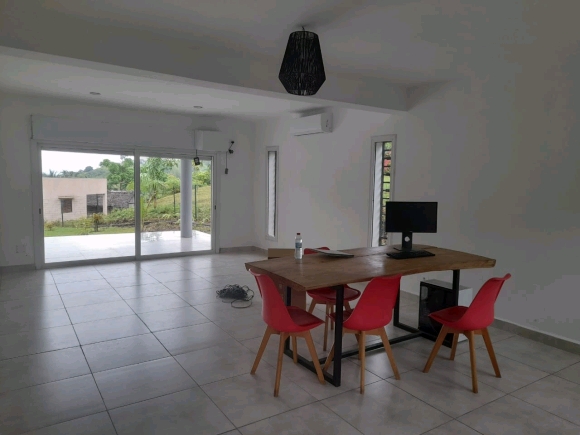 A louer, une maison nouvellement construite(4)