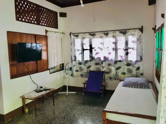 A louer-Villas en copropriété meublées, pied dans l'eau avec jardin