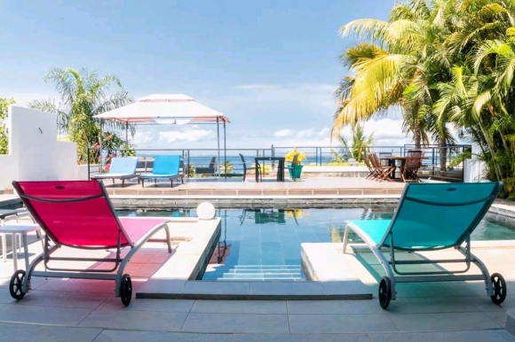 Superbe Villa à louer avec piscine situé à Amabtoloaka