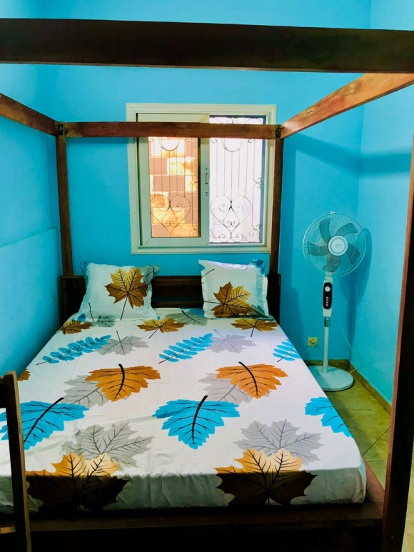 A LOUER- Superbe appartement meublé en rez-de-chaussée dans un quartier résientiel