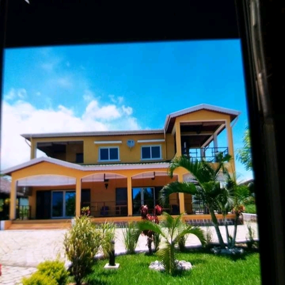 Superbe villa à étage à Madirokely