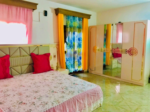 A LOUER- Superbe appartement meublé en rez-de-chaussée dans un quartier résientiel