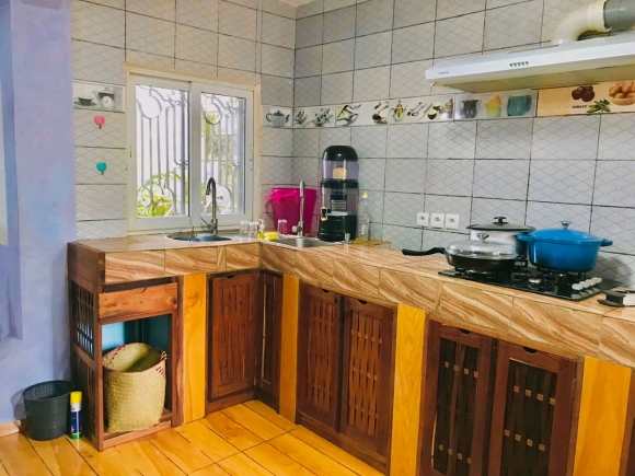 A LOUER- Superbe appartement meublé en rez-de-chaussée dans un quartier résientiel