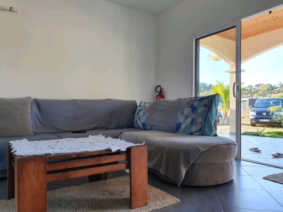 A louer-Villa inépendante meublée et securisée avec jardin-3 chambres