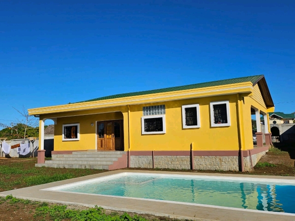 A louer, une magnifique villa basse avec une piscine