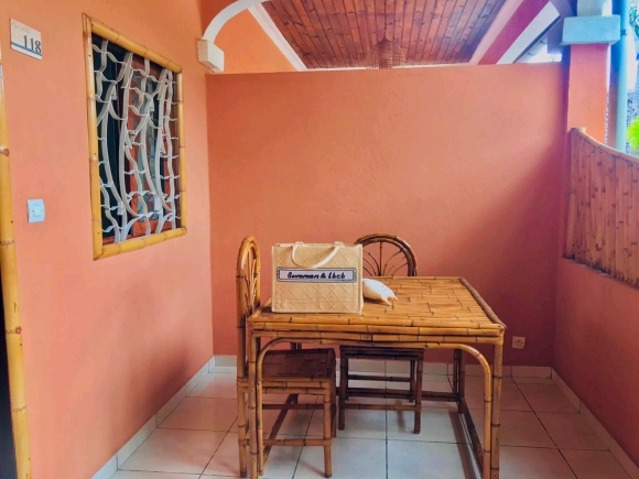 A louer, Chambre avec restaurant à proximité de la plage