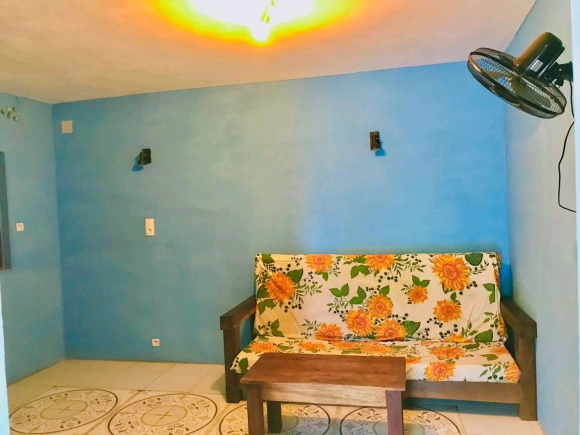 A louer, belle maison meublée à étage dans un cadre sécurisé