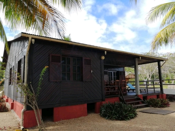 A vendre, maison pieds dans l'eau situé sur la presqu'île d'AMBATO