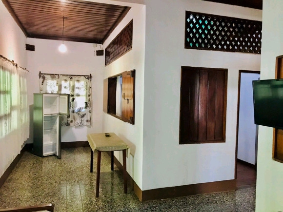 A louer-Villas en copropriété meublées, pied dans l'eau avec jardin