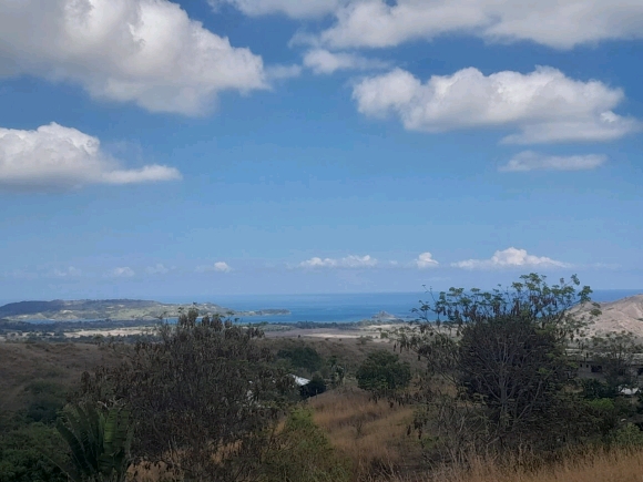 Terrain offrant une belle vue mer et sur la campagne