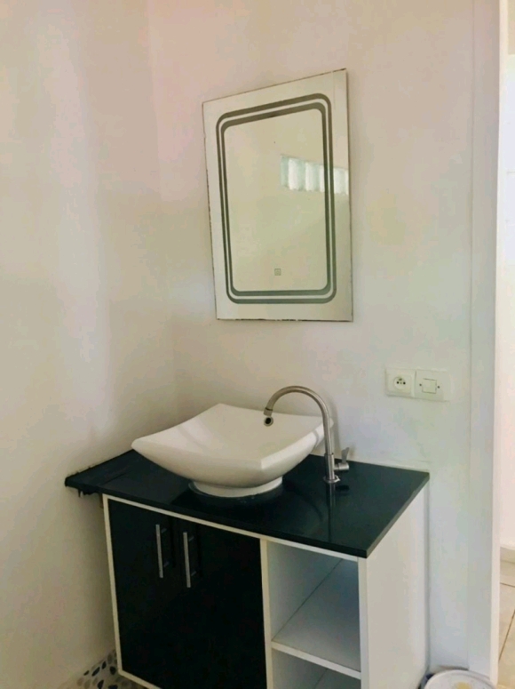 À louer-Studio non meublé avec terrasse fermé