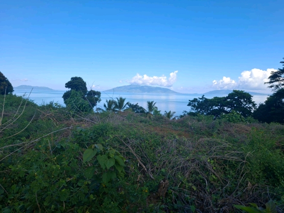 Terrain Pieds dans l’Eau avec Vue Panoramique – Nosy Faly