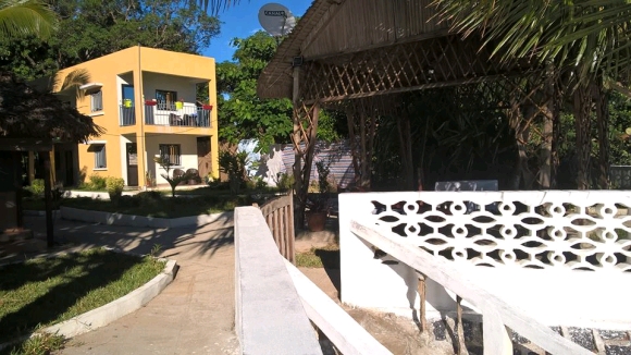 Jolie villa à louer avec bungalow(2)