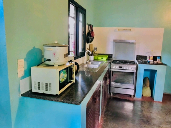 A louer, Ensemble de trois appartements meublés avec piscine et jardin