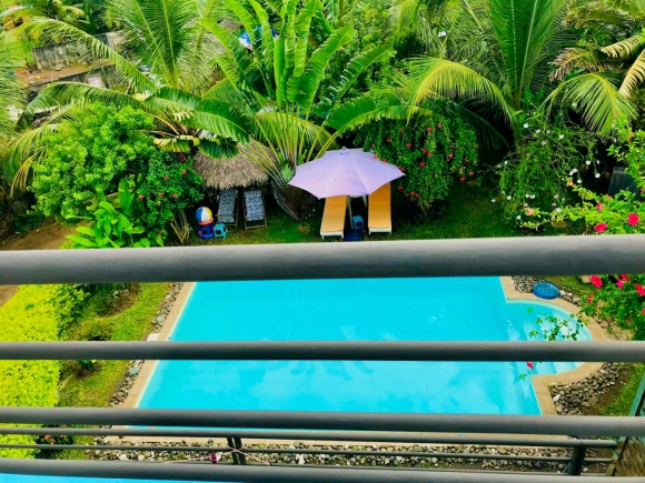 A louer, Ensemble de trois appartements meublés avec piscine et jardin