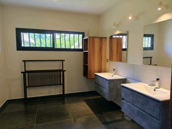 À VENDRE – Superbe Villa de Standing avec Vue Mer – Nosy Be