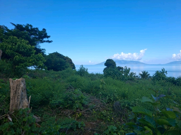 Terrain Pieds dans l’Eau avec Vue Panoramique – Nosy Faly
